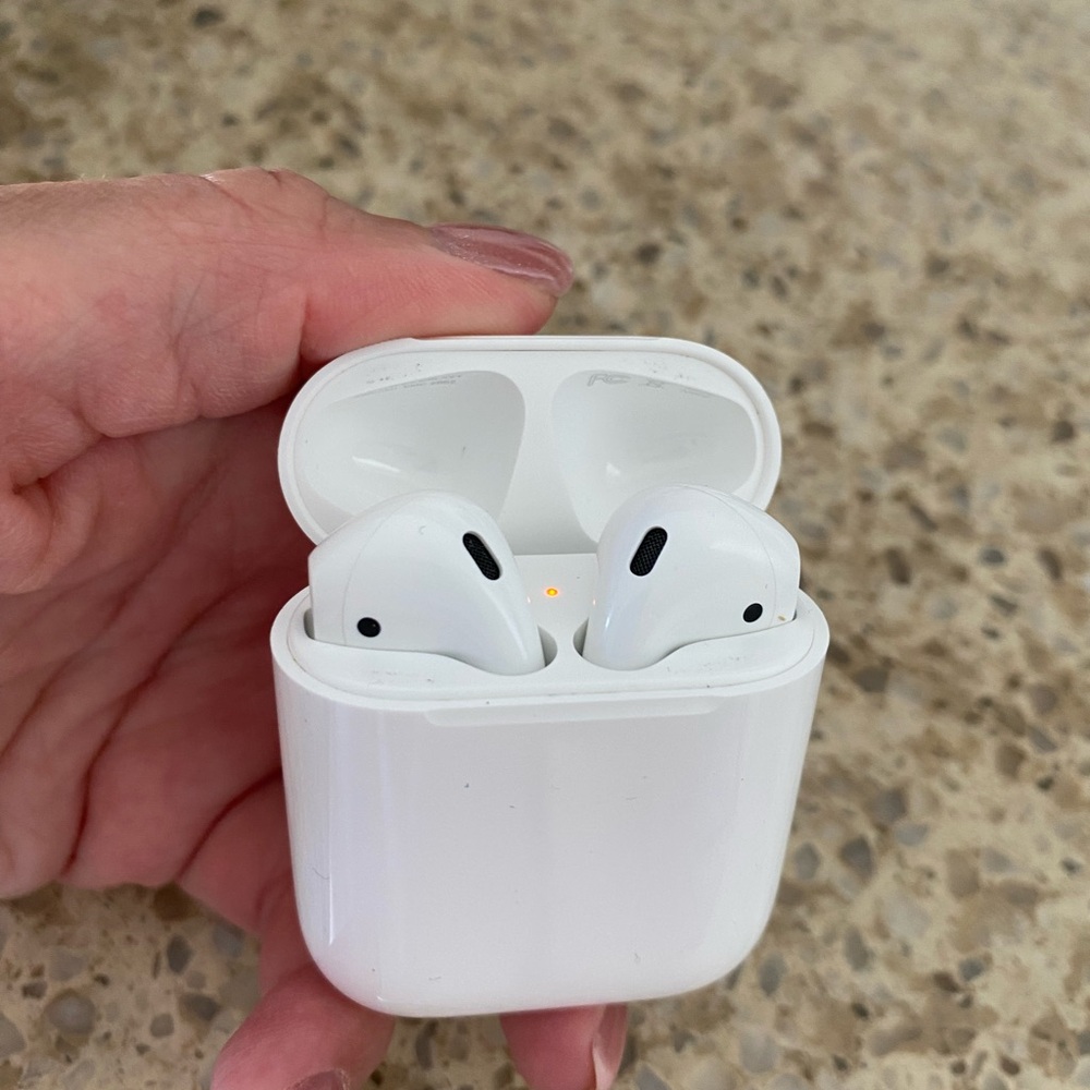 Apple AirPods Wireless Earbuds